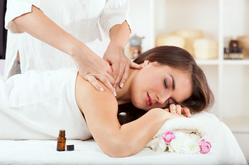 massage-with-essential-oil