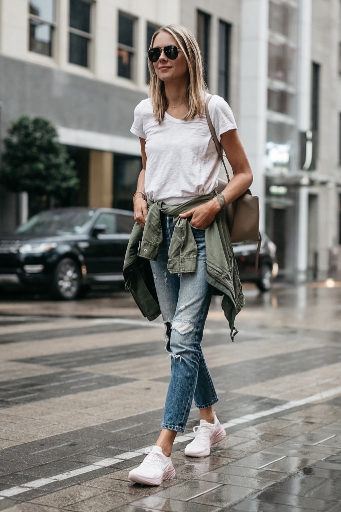 picture of a woman in casual comfortable outfit with Nike trainers