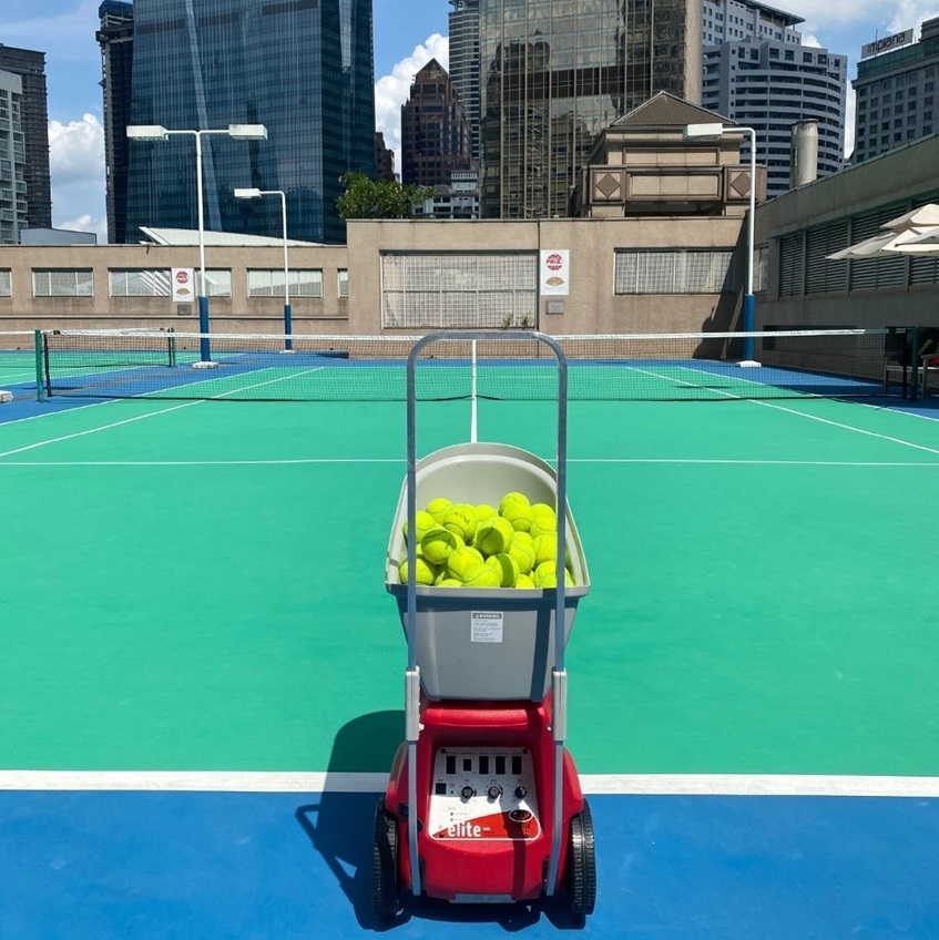 Lobster Elite tennis ball machine